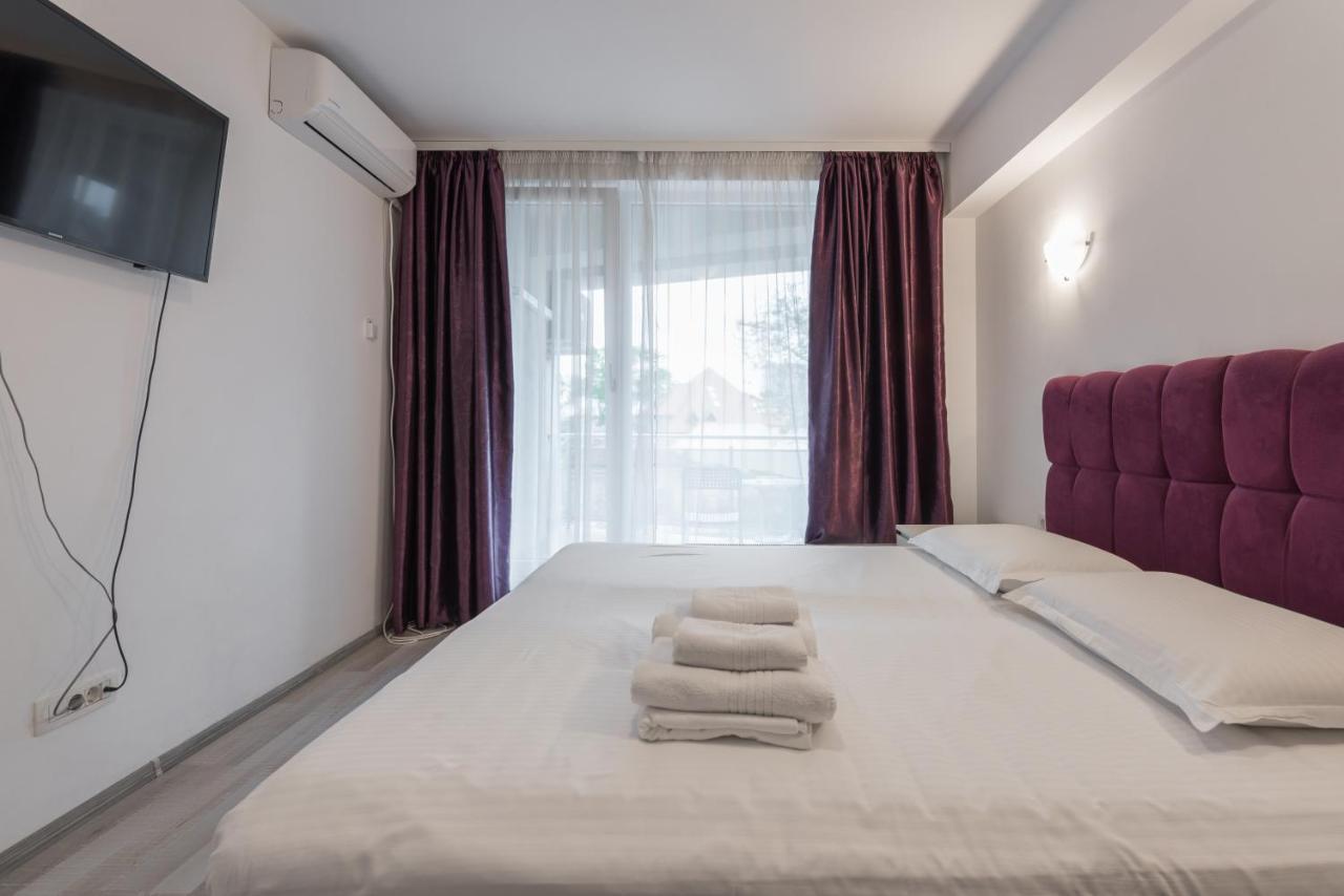 Royal Accommodation Boekarest Buitenkant foto