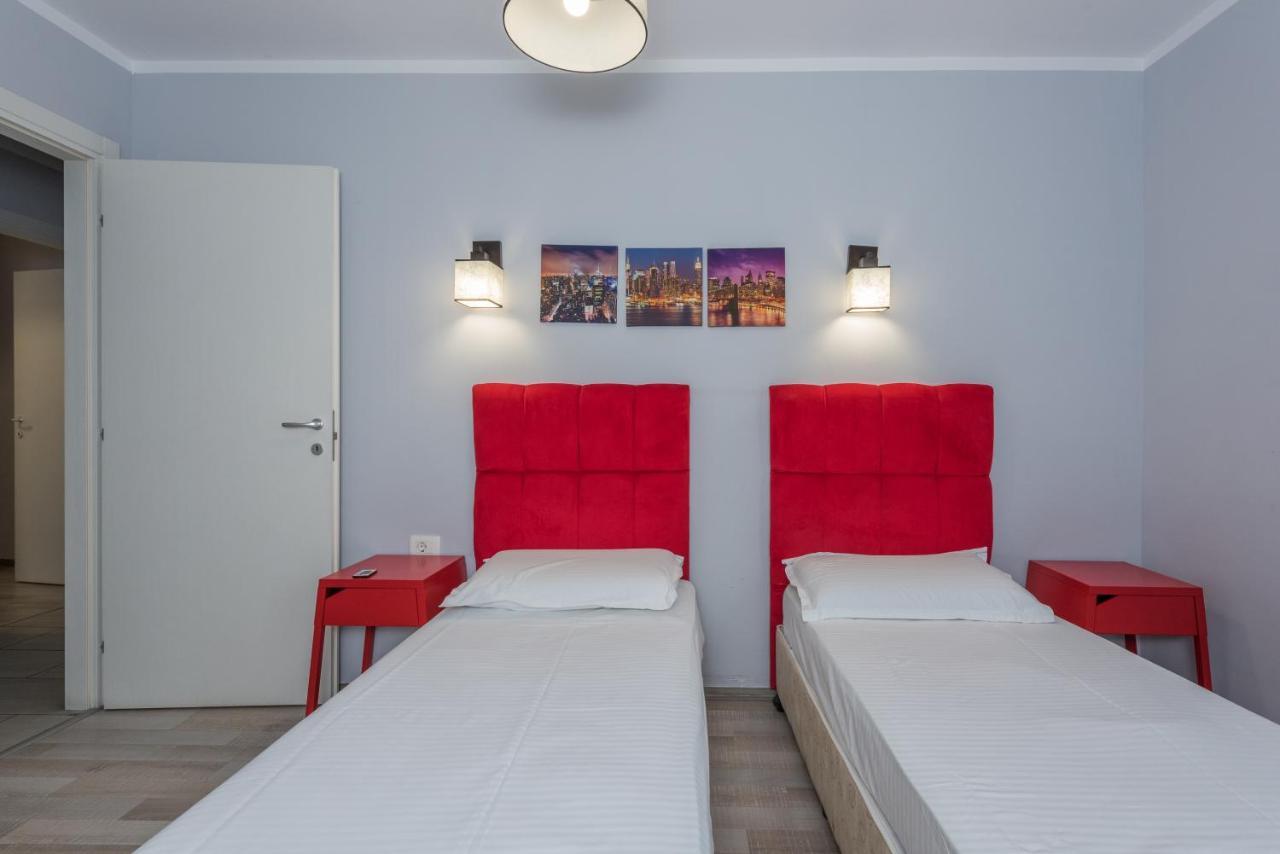 Royal Accommodation Boekarest Buitenkant foto
