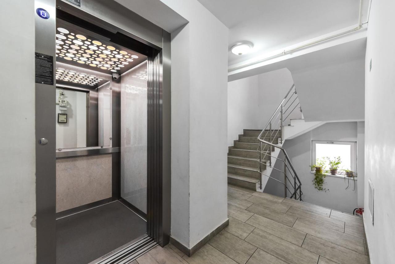 Royal Accommodation Boekarest Buitenkant foto