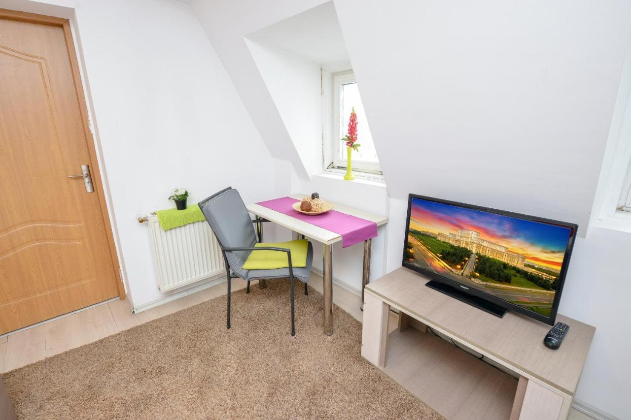 Royal Accommodation Boekarest Buitenkant foto